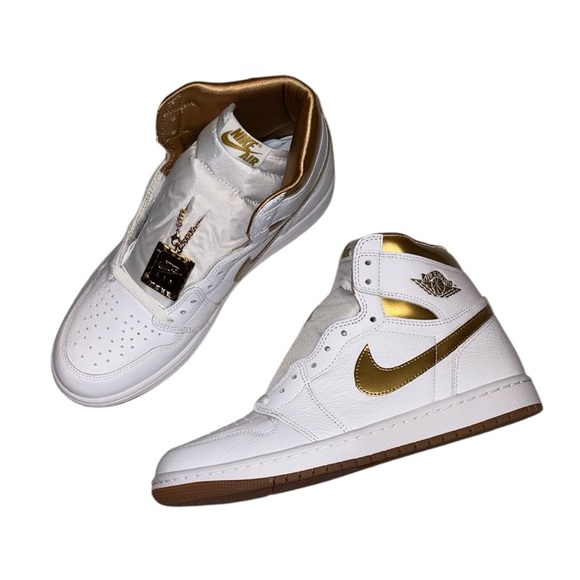 NEW Air Jordan 1 Retro Hi OG Women’s Basketball Sneakers size 10 White and Gold - Picture 2 of 15
